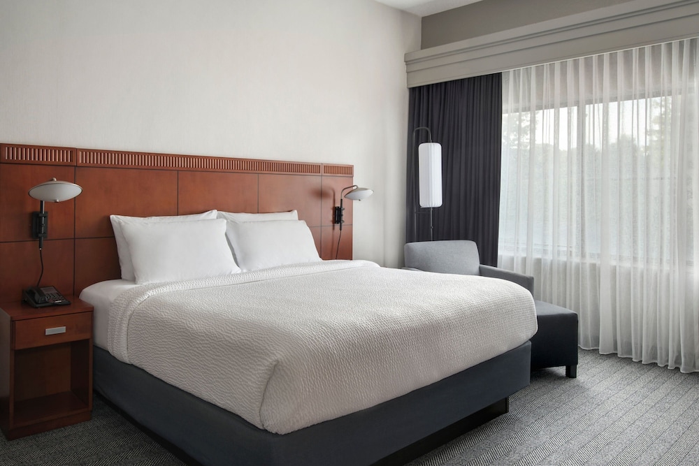 Suite, 1 Bedroom - Photo 1