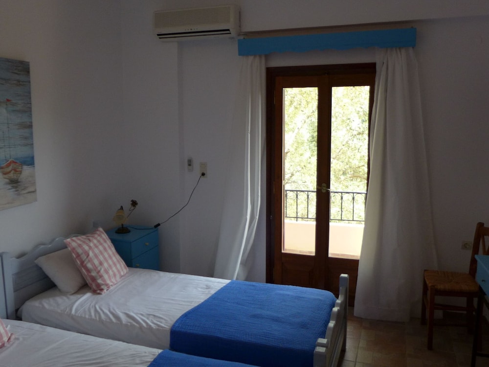 Villa photo 2