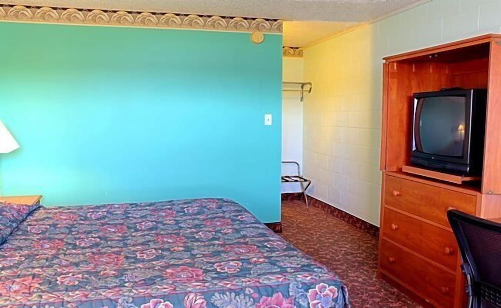 Standard Room, 1 King Bed, Non Smoking photo 1