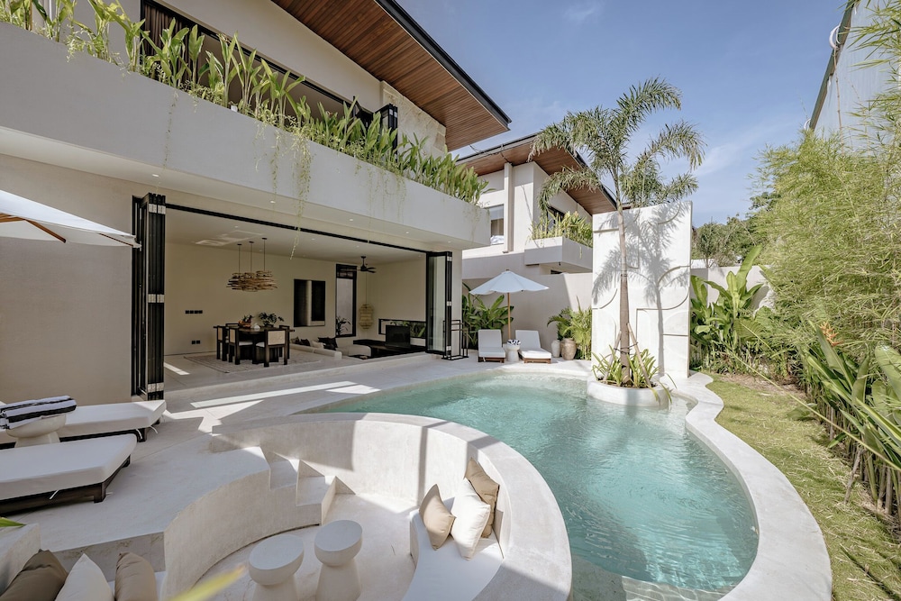 Luxury Villa, Pool View photo 1