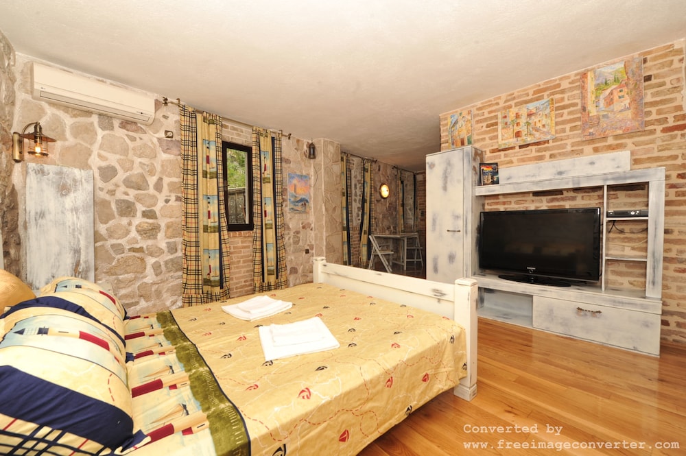 Deluxe Apartment, 1 King Bed, Mountain View