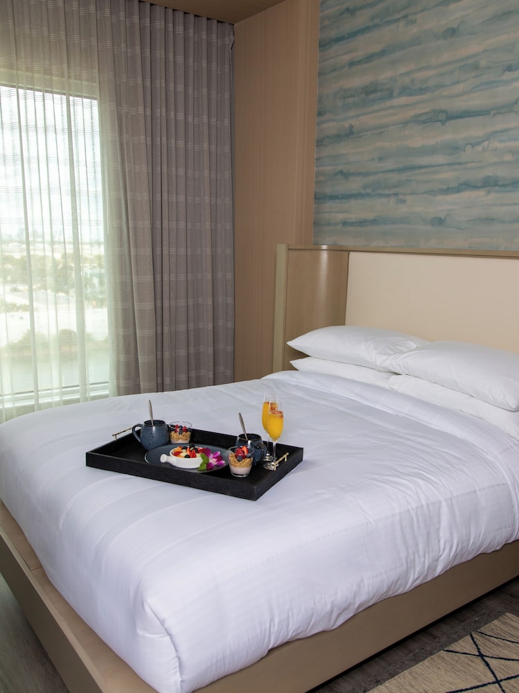 Standard Room, 1 King Bed (Hearing Accessible) - Photo 2