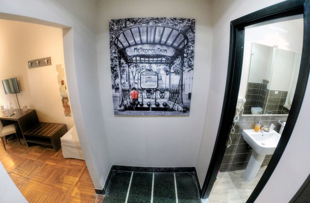 Double or Twin Room, Ensuite photo 2