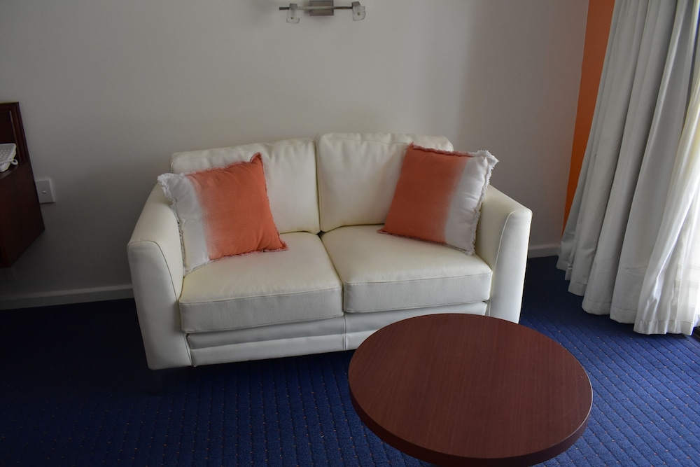 Deluxe Queen Room with Bush View photo 3
