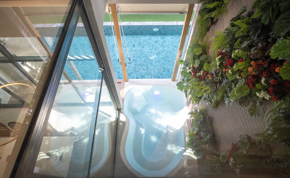 Exclusive TownHome Pool Villa
