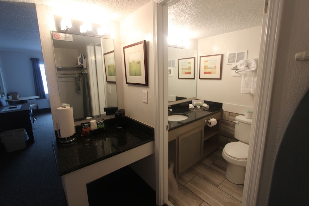 Deluxe Room, 2 Queen Beds (Interior) - Photo 15