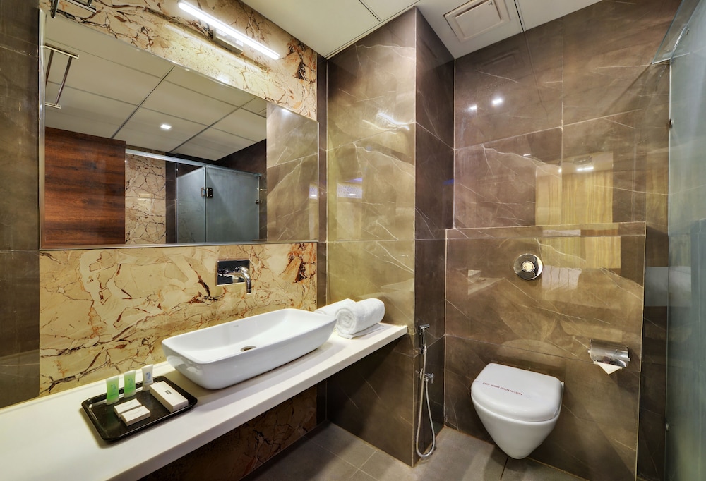 Suite - Photo 3