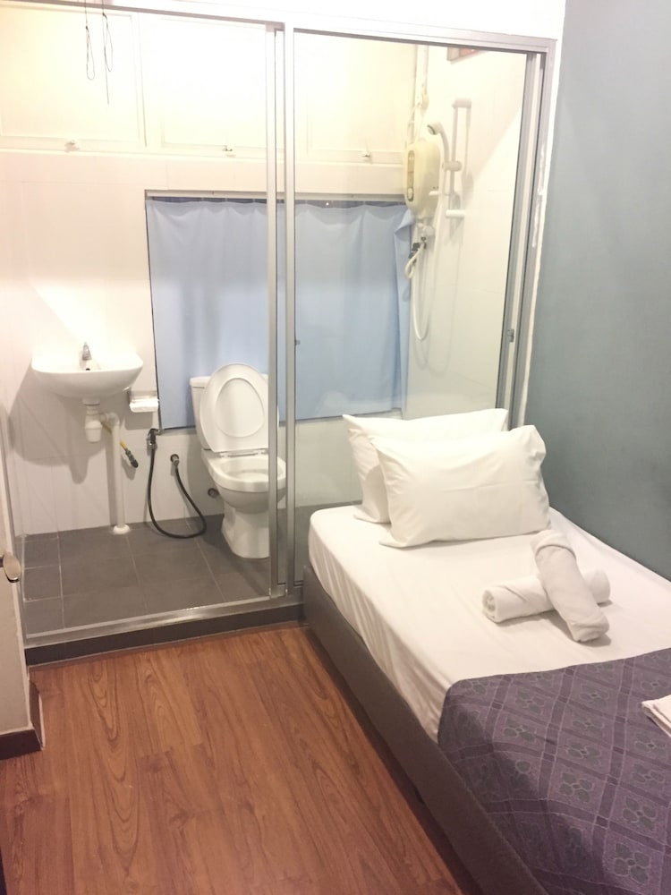 Single Room (Non Air-Conditioning)