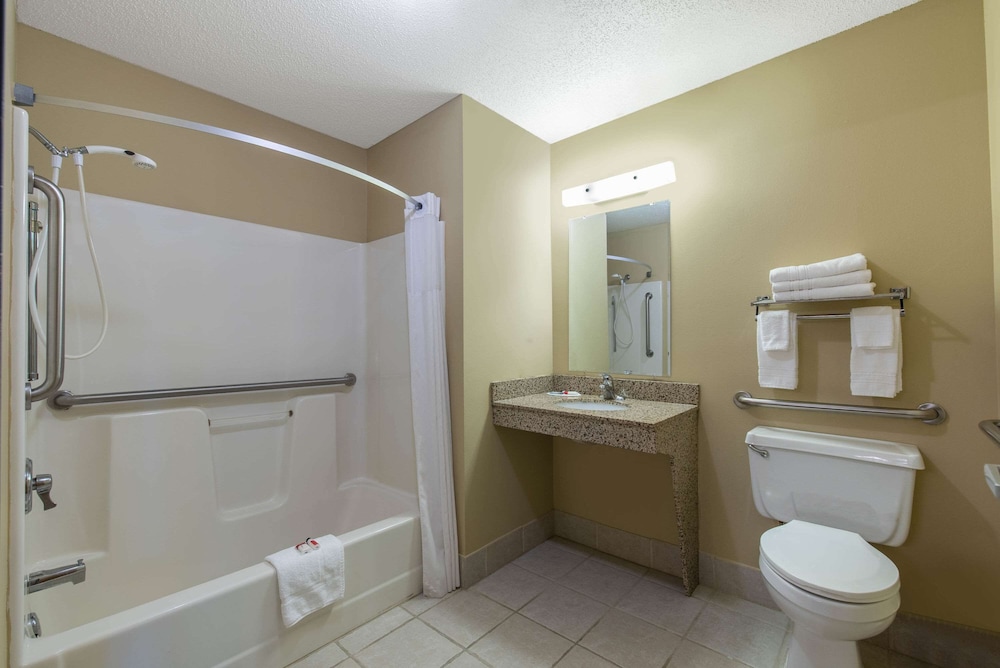 Standard Room, 1 Queen Bed, Accessible - Photo 2