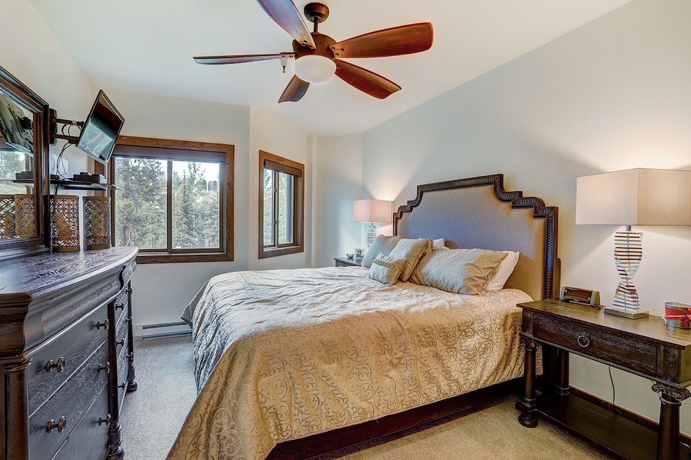 Condo, 3 Bedrooms