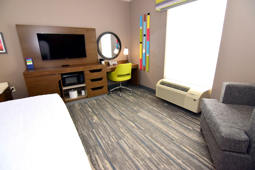 Room, 1 King Bed, Accessible, Non Smoking - Photo 3