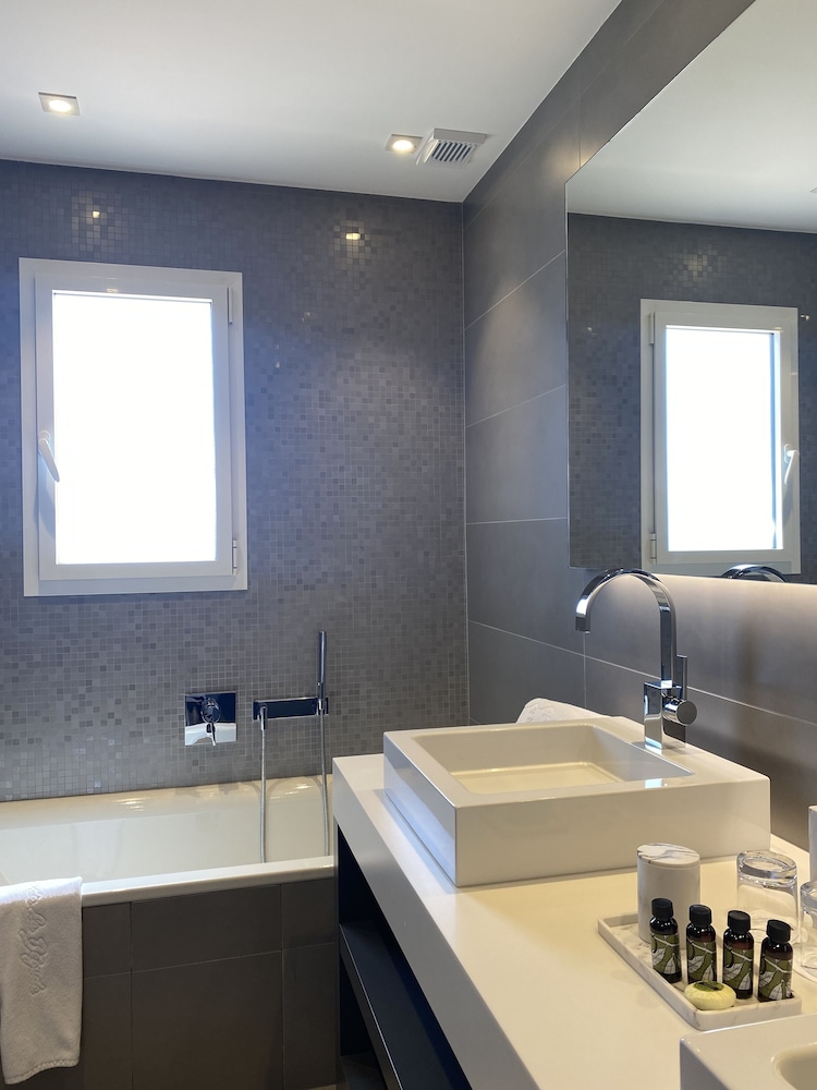 Deluxe Double Room - Photo 6