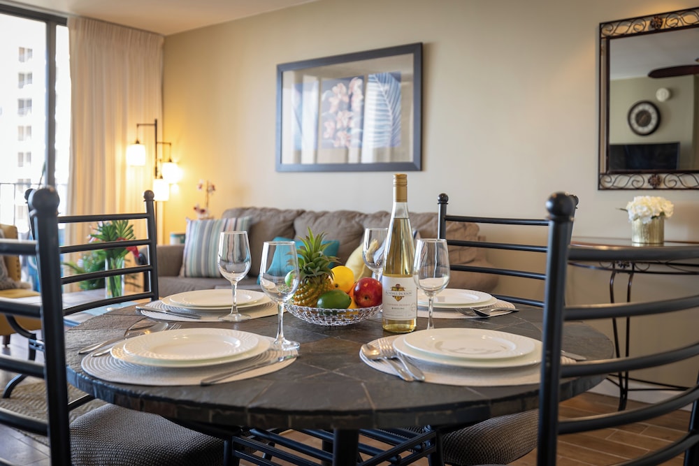 High Floor Ocean View Condo (King Bed and Parking): Condo, 1 Bedroom, Ocean View (0106) photo