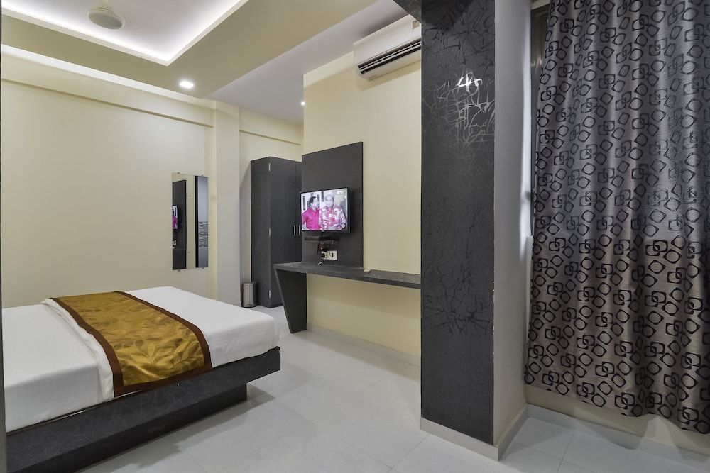 Suite Room - Photo 16