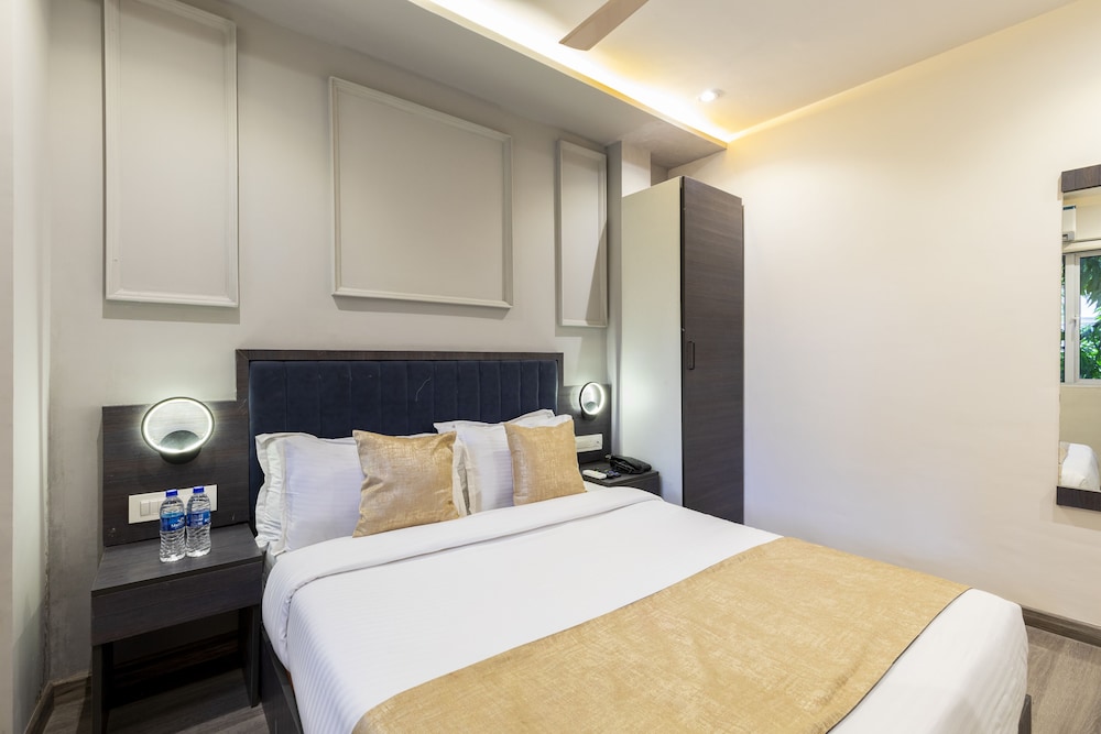 Deluxe Room - Photo 8