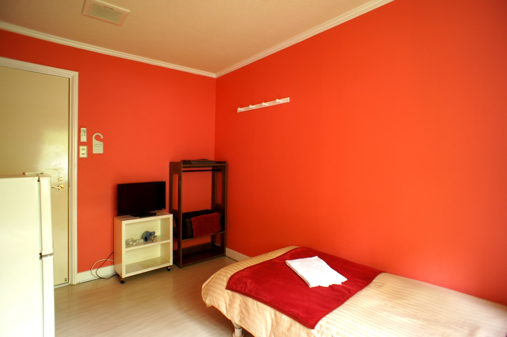 Single Room, Shared Bathroom photo 2