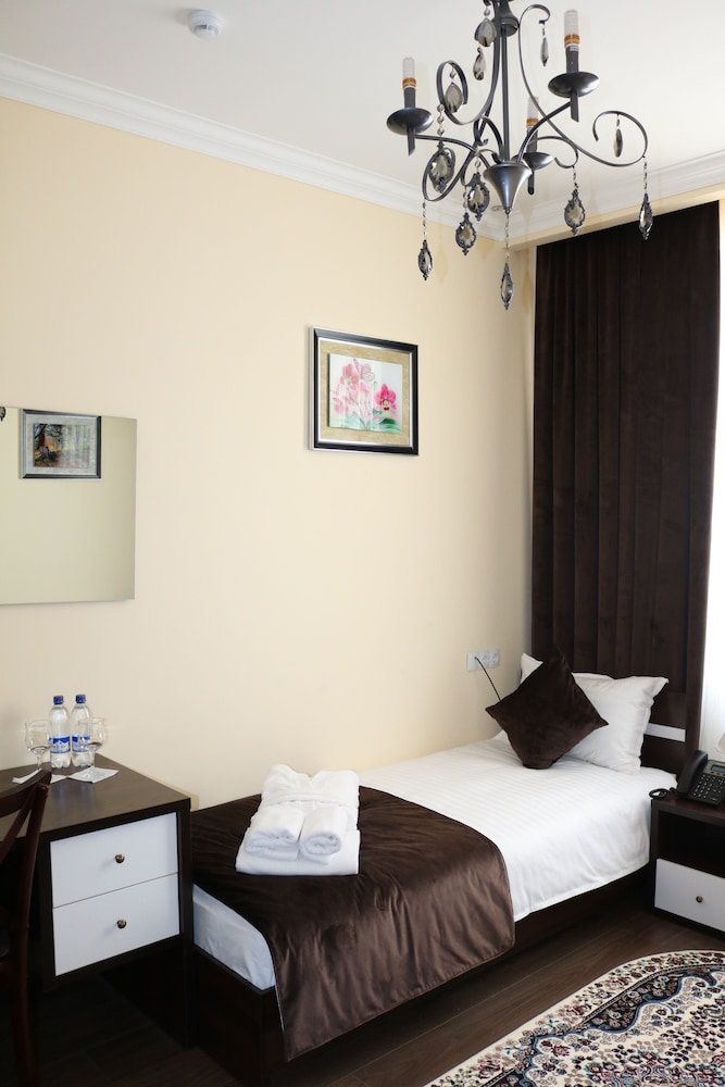Standard Twin Room - Photo 4