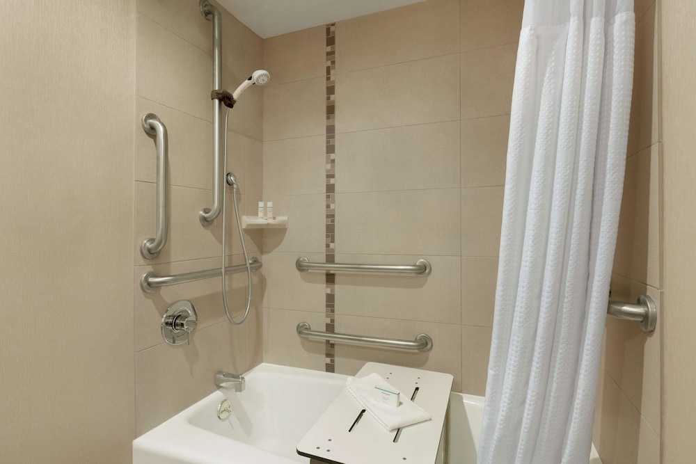 Suite, 2 Queen Beds, Accessible, Bathtub (Hearing Access) - Photo 4