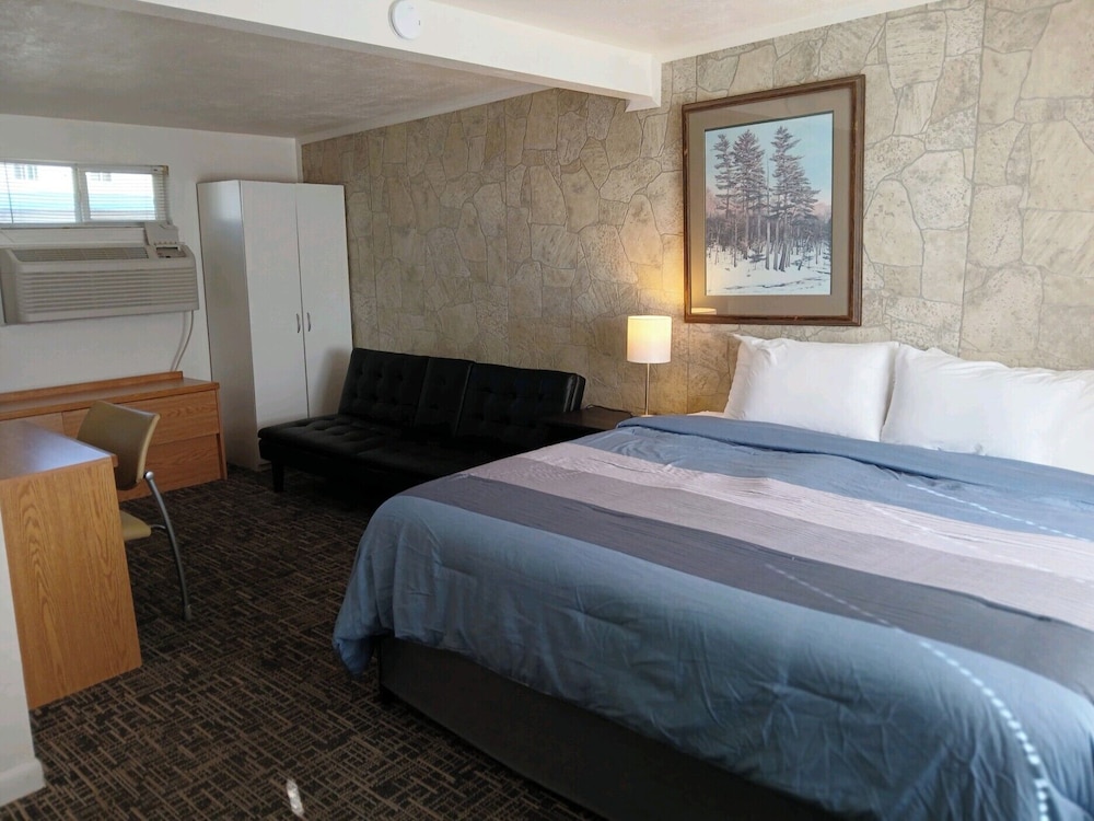 Single King W/Futon and Kitchenette