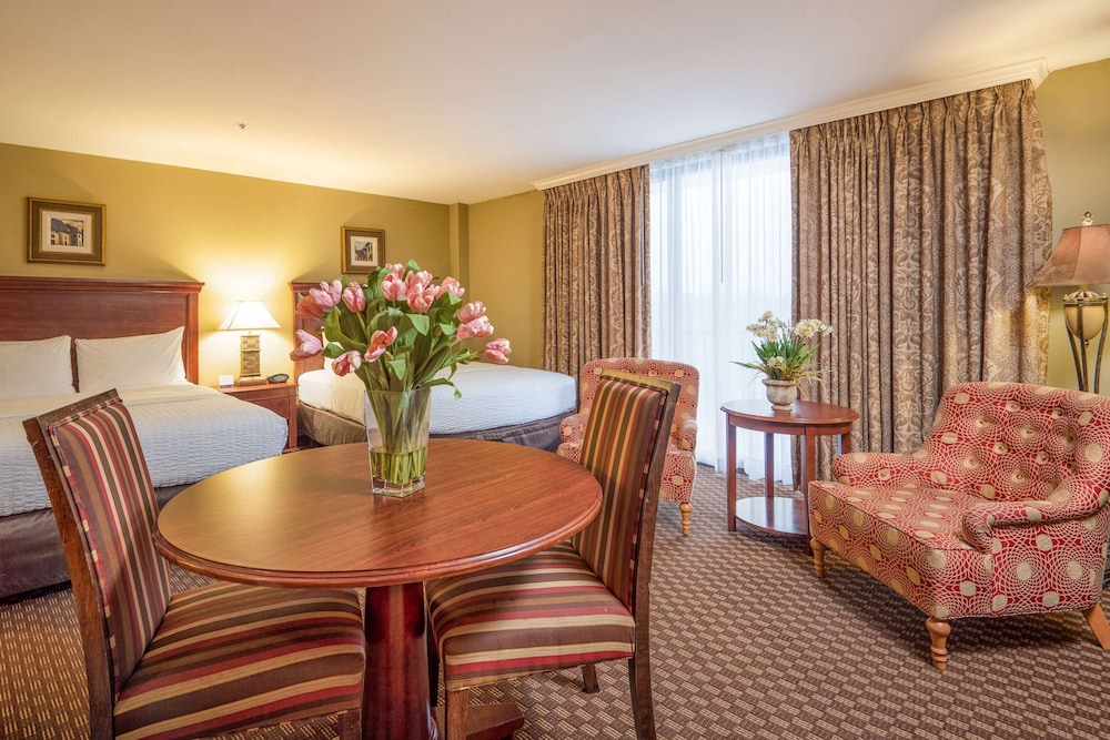 Suite, 2 Queen Beds, Accessible, Non Smoking (Efficiency) photo 3