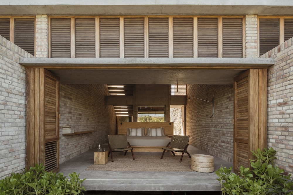 Villa - Photo 1
