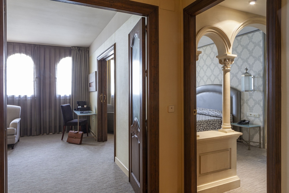 Junior Suite (2 adults) - Photo 2