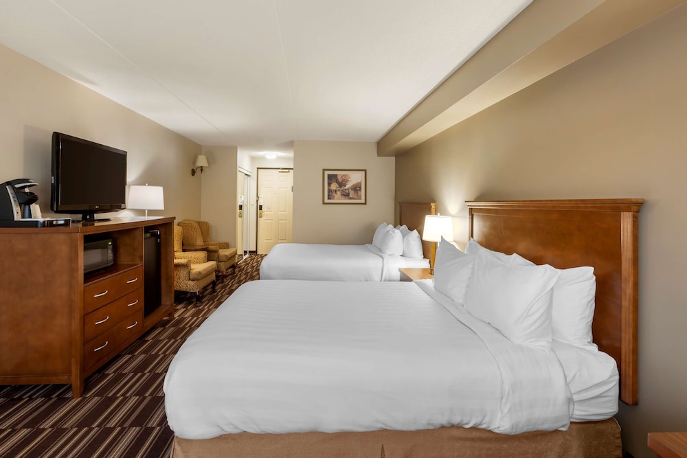 Standard Room, 2 Queen Beds, Non Smoking, Fireplace - Photo 3
