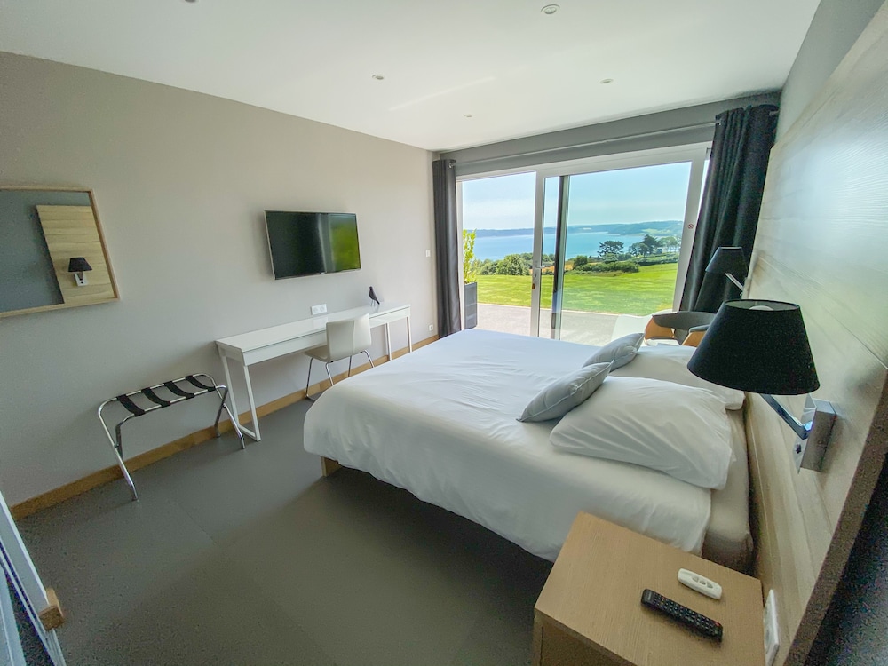 Double Room, 1 Queen Bed, Sea View, Sea Facing photo 1
