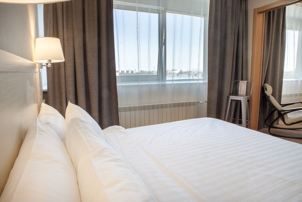 Comfort Business (S), 1 Full Bed, Neva river view