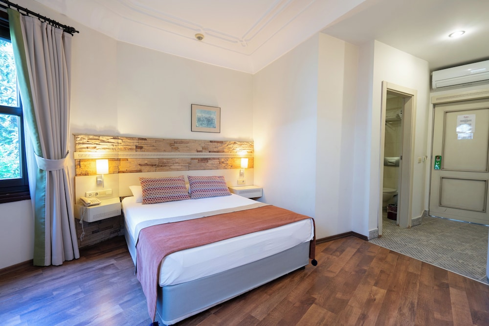Standard Room, 1 Double or 2 Twin Beds - Photo 9