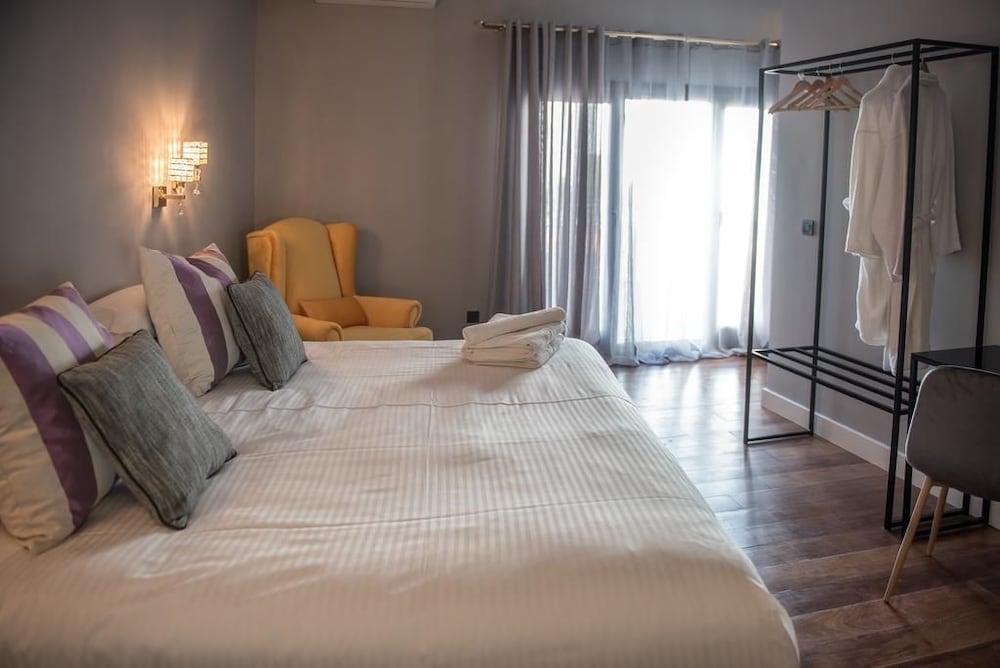 Standard Double Room Single Use - Photo 5