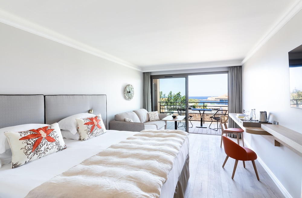 Standard Studio, Sea View