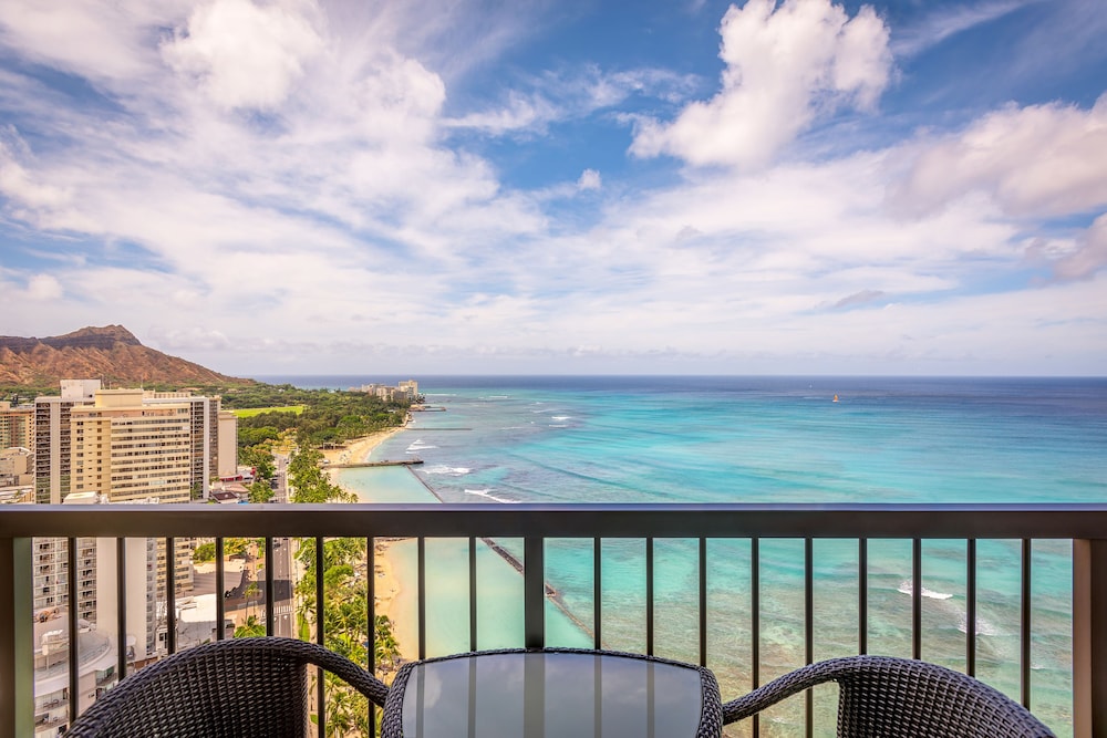 Room, 1 King Bed, Oceanfront (diamond Head)