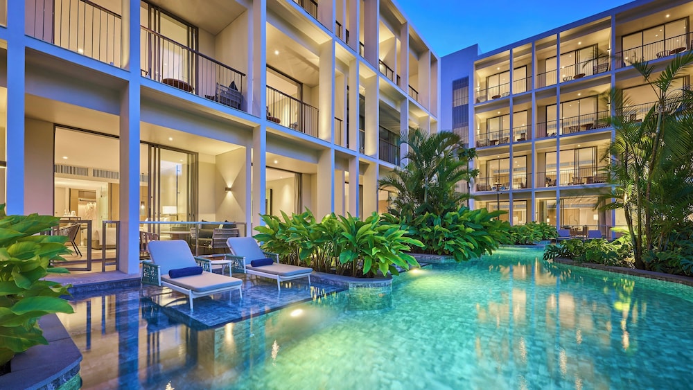 Standard Room, 2 Twin Beds, Pool View - Photo 9