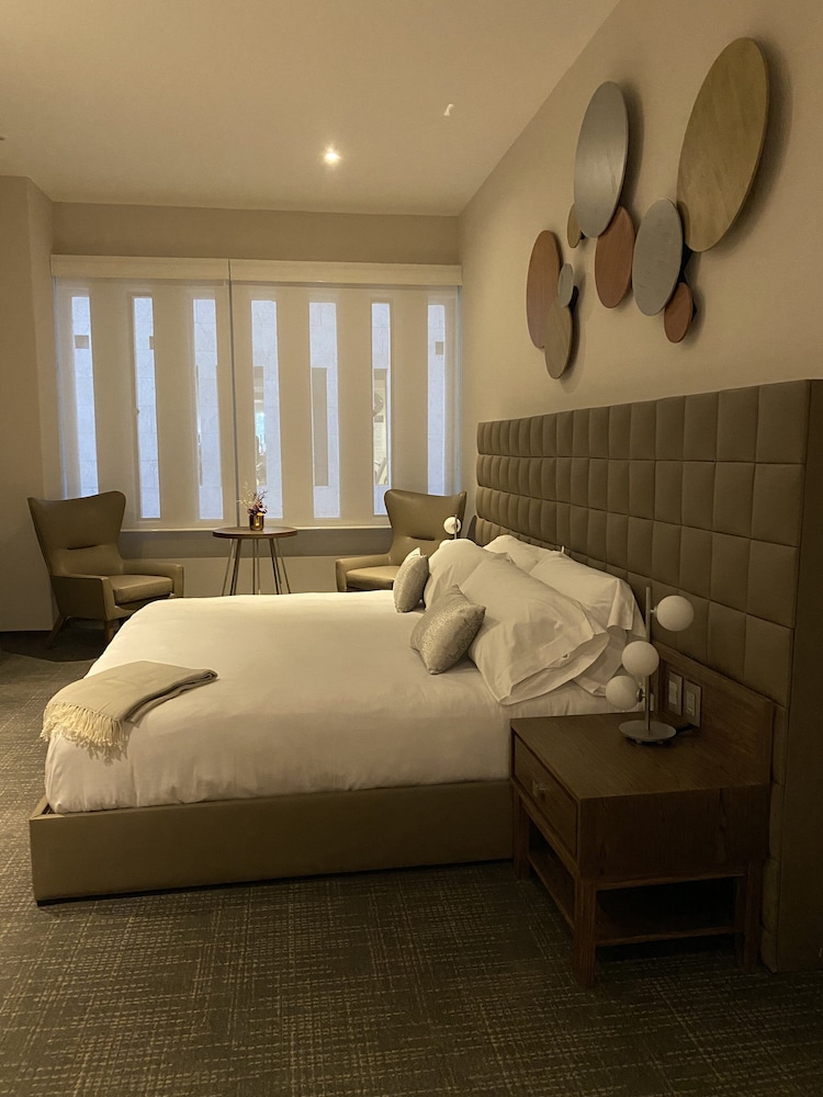 Deluxe Suite photo 3