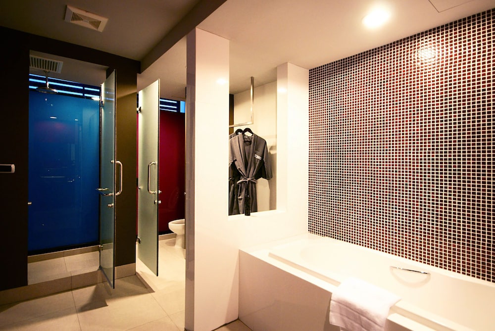 Deluxe Room - Photo 10
