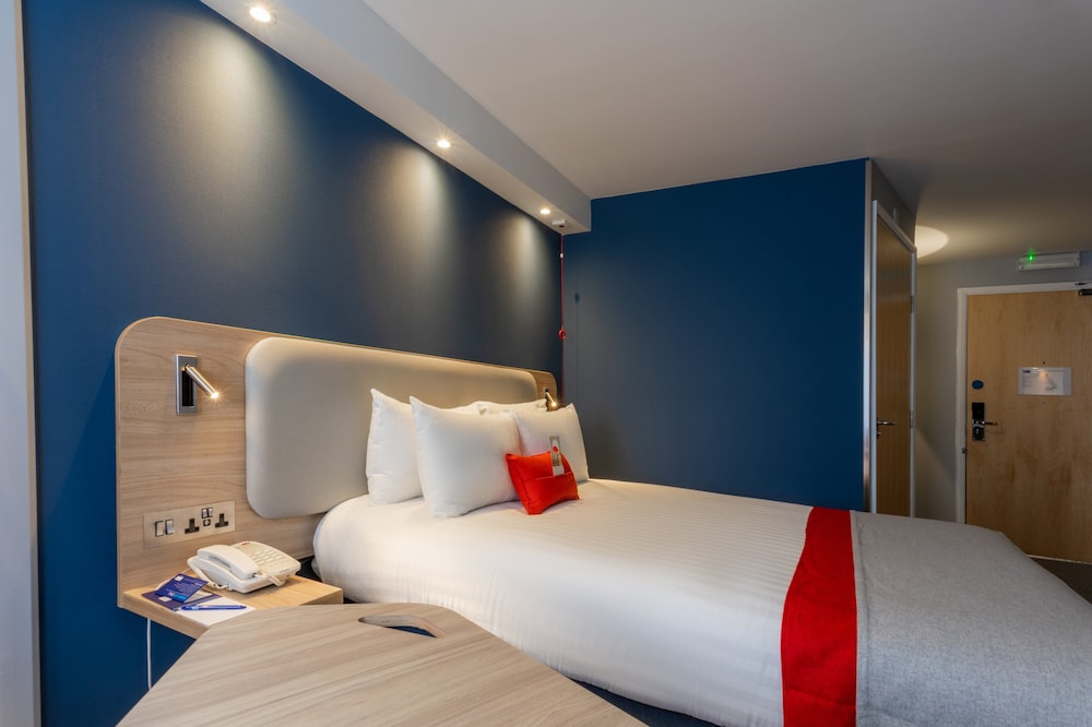Standard Room, 1 Double Bed, Accessible (with Free Hot Breakfast) - Photo 7
