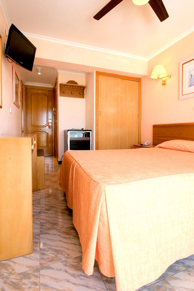 Standard Double Room, Balcony - Photo 4
