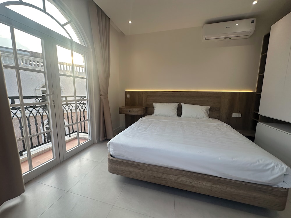 Superior Studio, Courtyard View
