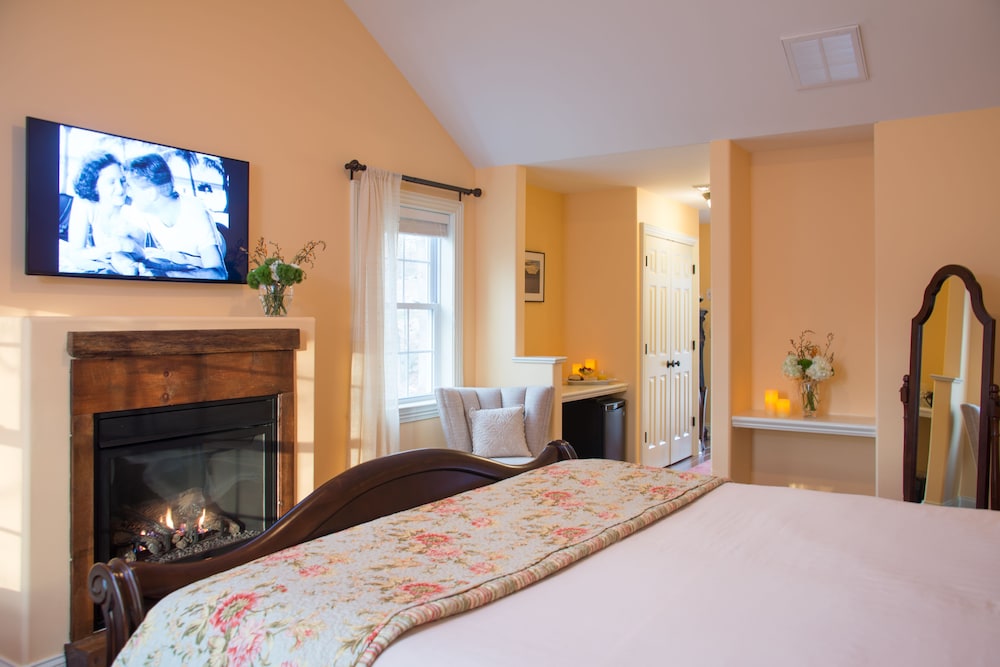 Fields of Athenry, Luxury Room, Refrigerator & Microwave