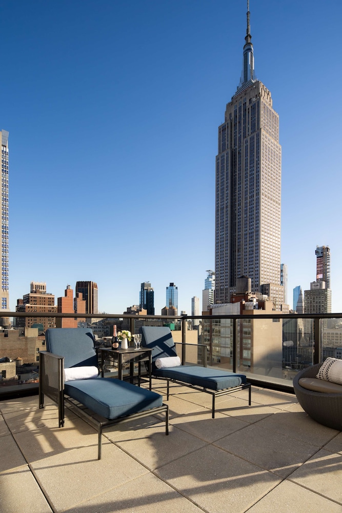 Room, 1 King Bed (Empire Skyview with Terrace) thumbnail 6