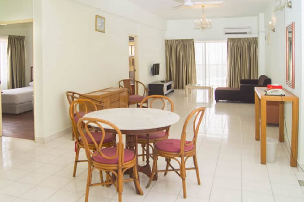 Apartment, 3 Bedrooms - Photo 1