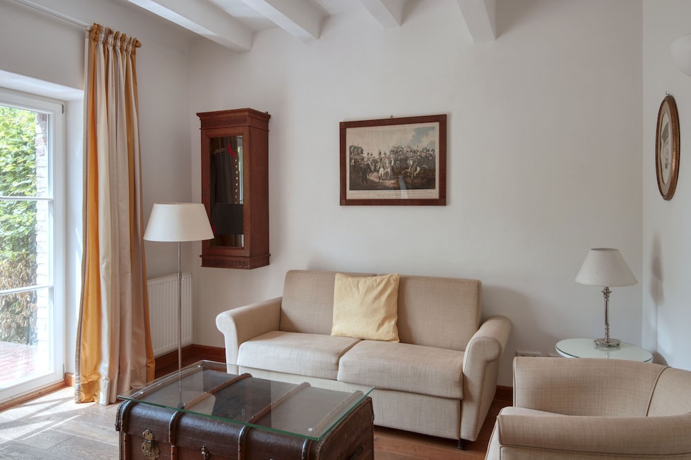 Traditional Studio Suite photo 2
