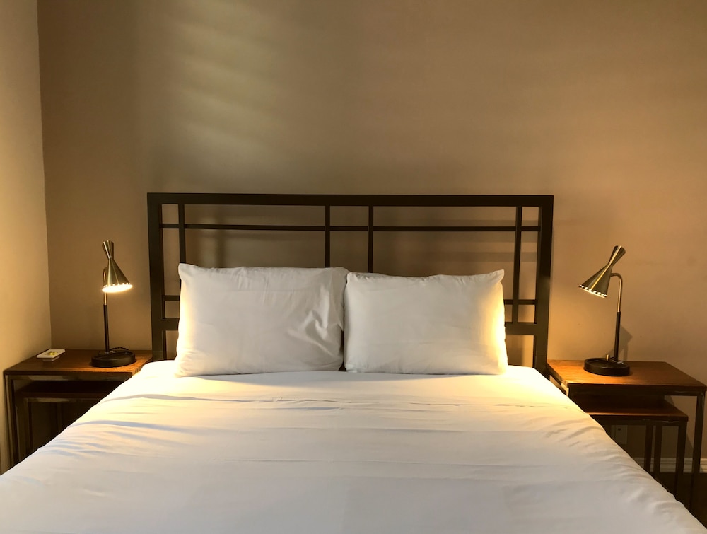 Standard Room, 1 Queen Bed - Photo 4