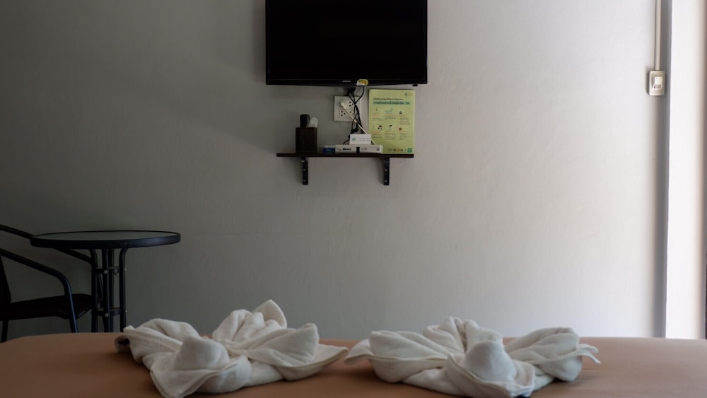 Standard Room, 1 King Bed photo 2