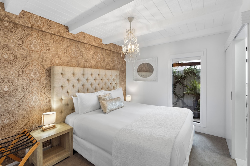 Deluxe Suite - Photo 1