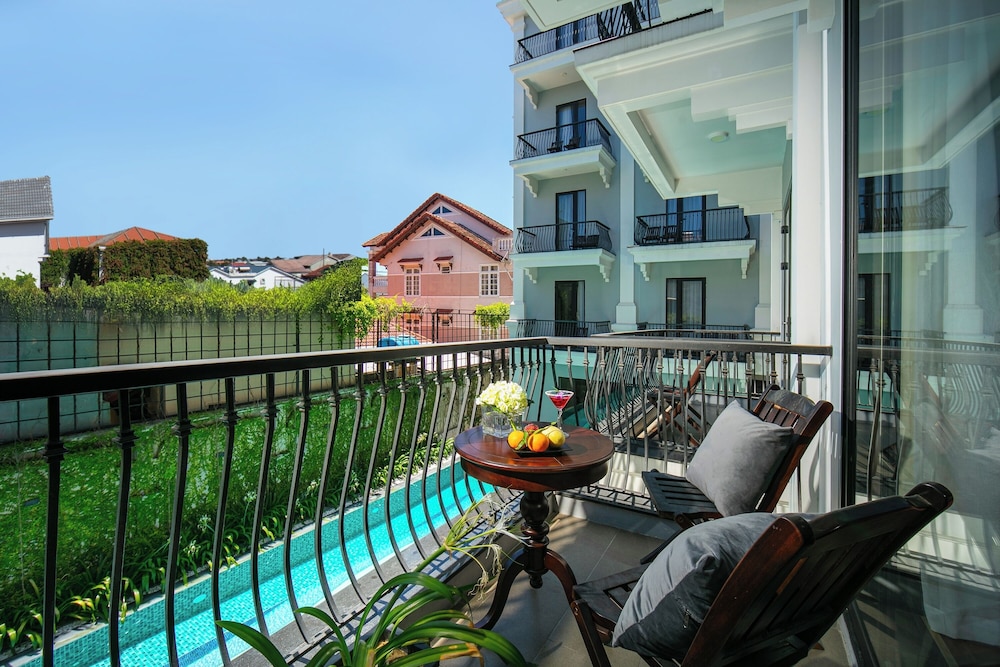 Deluxe Double or Twin Room, Pool View - Photo 2