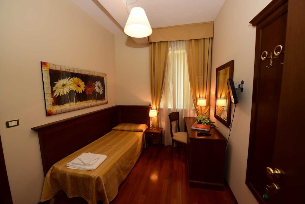 Basic Single Room photo 1