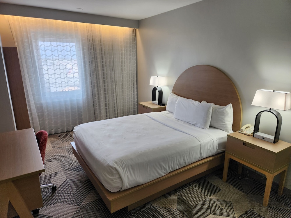 Standard Room, 1 King Bed - Photo 1