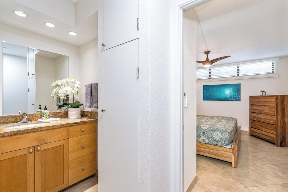 Luxury Condo, Ocean View, Beachside photo 1
